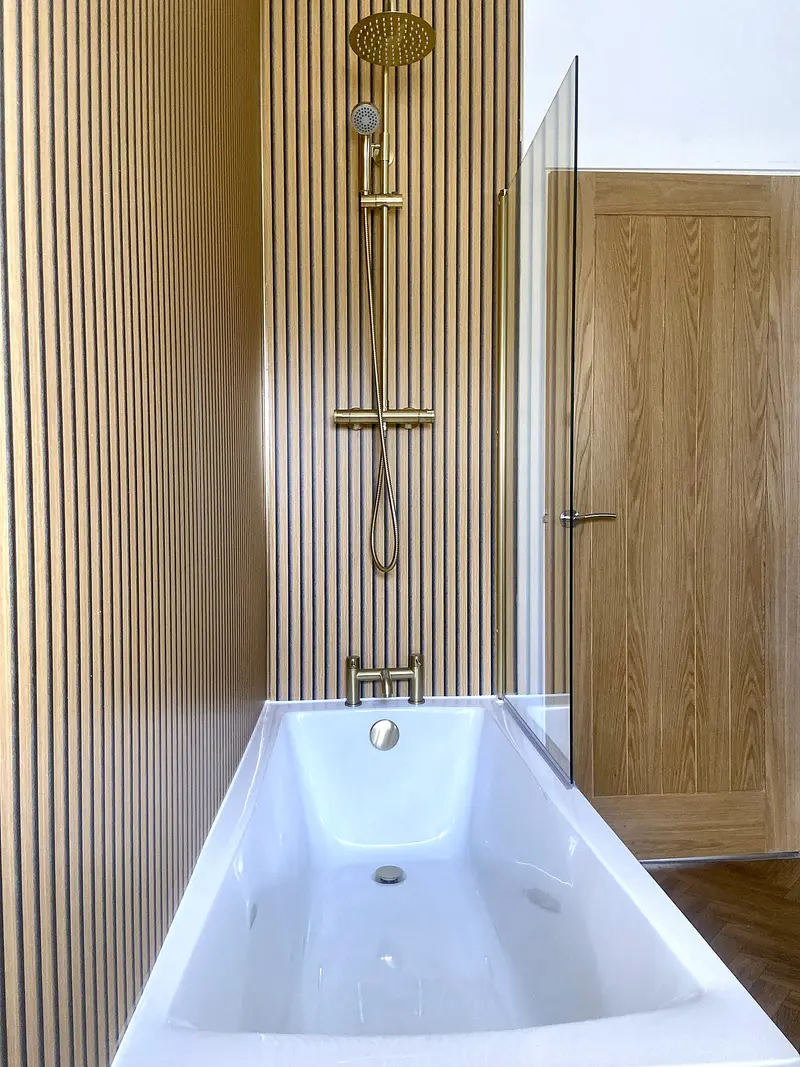 Bath with glass screen and brushed-brass thermostatic shower